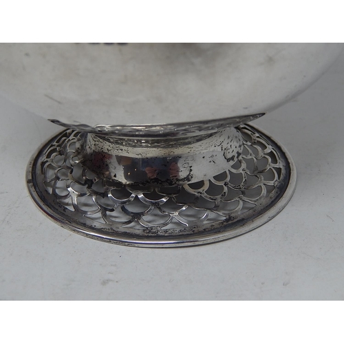 129 - Silver Bowl Hallmarked London 1916: Measures 12.5cm diameter x 8cm high: Weight 114g