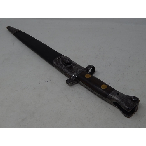 502 - C19th British Steel Bayonet & Leather Scabbard 1895: Measures 44cm