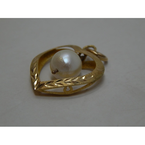 225 - 9ct gold pearl set pendant. 284979