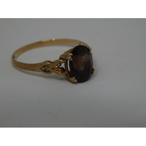 255 - 9ct gold smoky quartz set ring. 637669