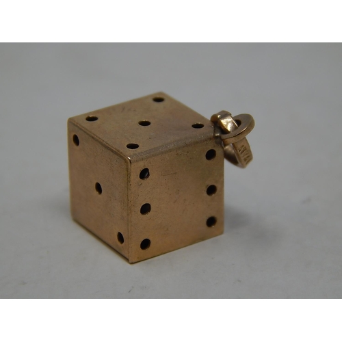 280 - 9ct gold dice charm. 974029