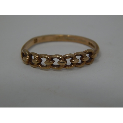 290 - 9ct gold keeper ring. 784783