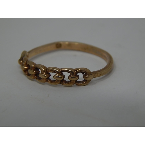 290 - 9ct gold keeper ring. 784783