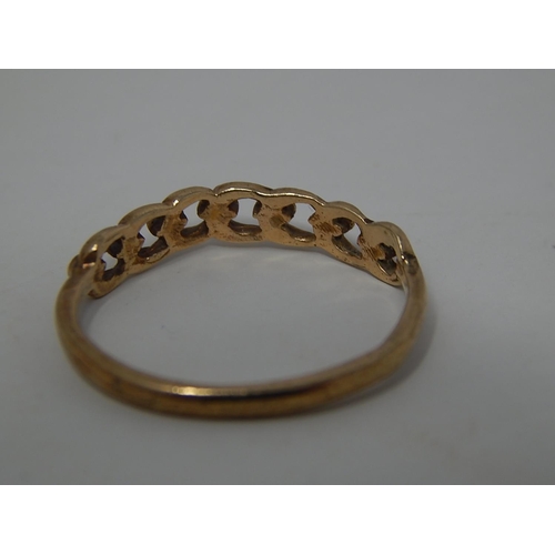 290 - 9ct gold keeper ring. 784783