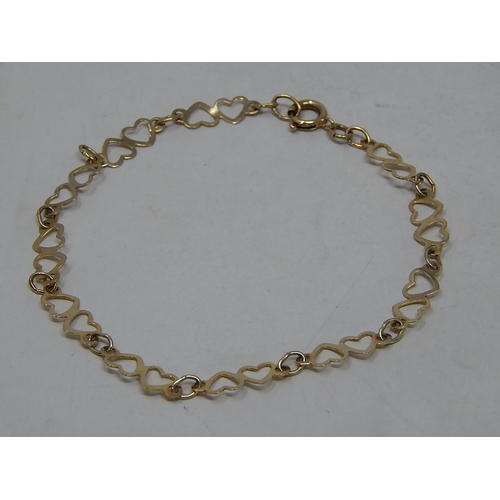 291 - 9ct gold heart link bracelet. 640802