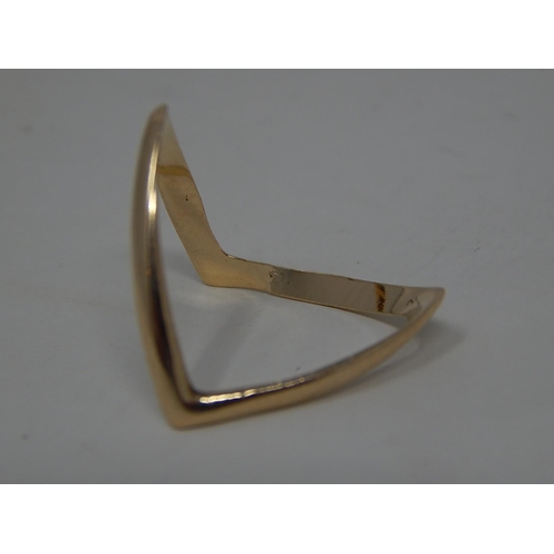 292 - 9ct gold double wishbone ring. 716218