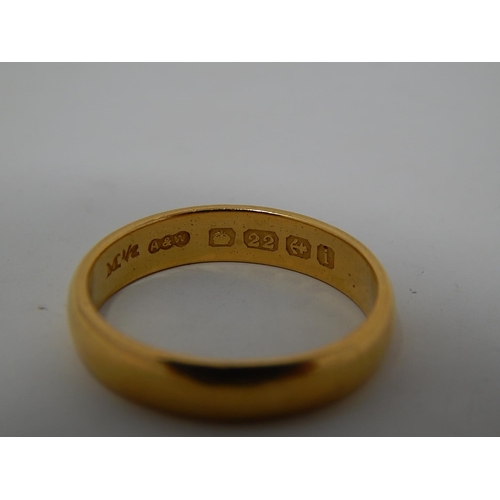 99A - Edwardian 22ct Gold Wedding Band: Hallmarked Birmingham 1908: Weight 5.5g