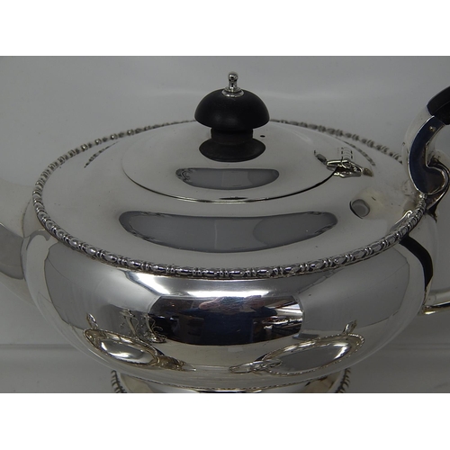 42 - George V silver 3 piece tea service, Sheffield 1923/24, Walker & Hall - 29 oz