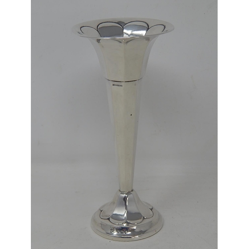 59 - George V silver bud vase, Sheffield 1915