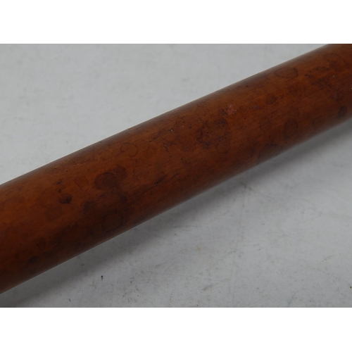 513 - Antique Gentleman's Walking Cane Concealing Within It's Screw Top a Cigarette Holder: Measures 91cm