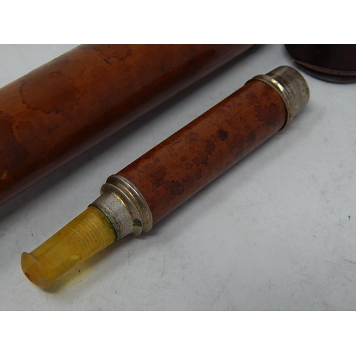 513 - Antique Gentleman's Walking Cane Concealing Within It's Screw Top a Cigarette Holder: Measures 91cm