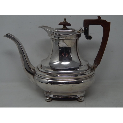 99C - Silver Coffee Pot: Hallmarked Sheffield 1970 by Roberts & Belk: Gross weight 757g