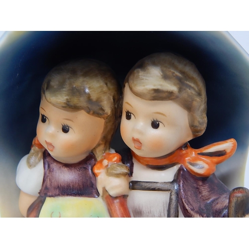 404 - Hummel - Stormy weather boy and girl under Umbrella #71 2/0