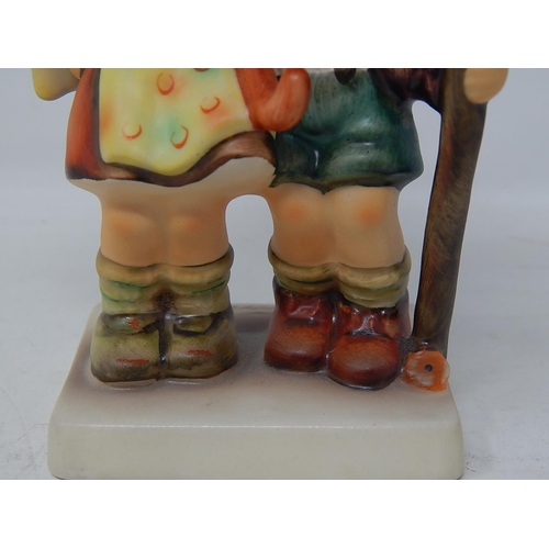 404 - Hummel - Stormy weather boy and girl under Umbrella #71 2/0