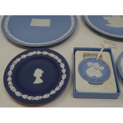 419 - Wedgewood Jasperware clock; vase; 3 trinket boxes; large bowl; 5 plates; small plaque