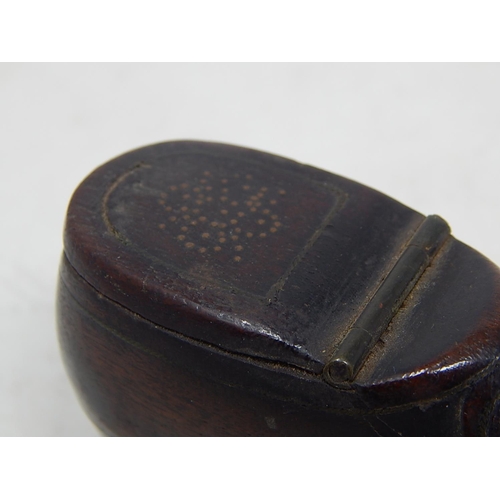 548 - George III Wooden Snuff Box in The Form of a Shoe With Hinged Compartment: Measures 9.5cm wide