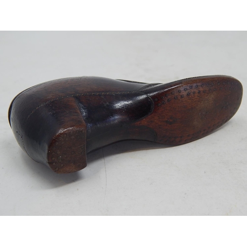 548 - George III Wooden Snuff Box in The Form of a Shoe With Hinged Compartment: Measures 9.5cm wide