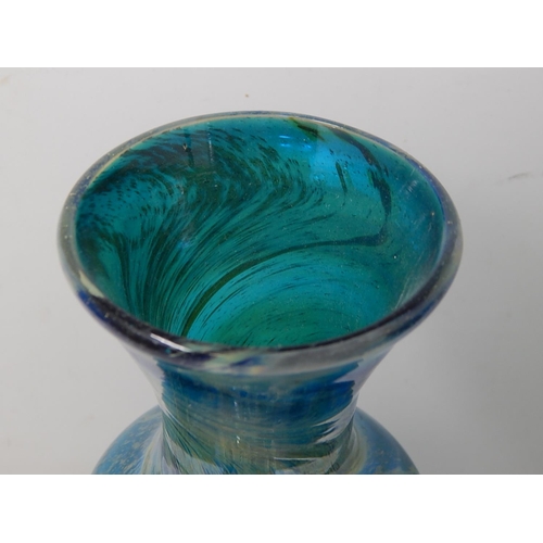 551 - Malta Glass Vase: Measuring 22cm high