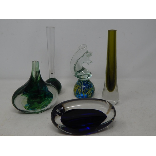 560 - 5 x Items of Art Glass Including Mdina.