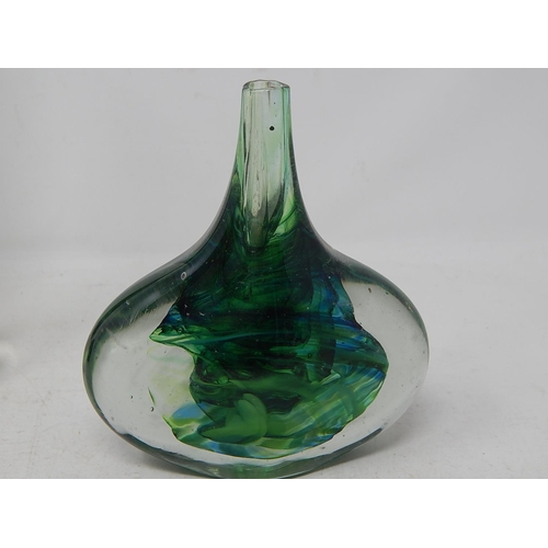 560 - 5 x Items of Art Glass Including Mdina.