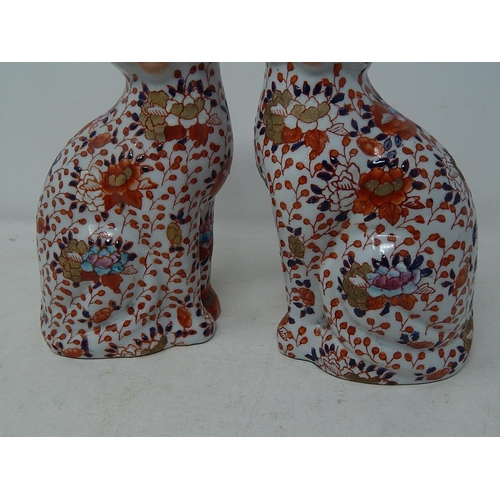 570 - Pair of Chinese Imari Style Cats: Measuring 18cm high