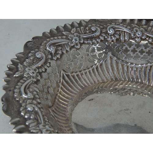 39L - Pair of Large Victorian Silver Bon Bon Dishes: Hallmarked Birmingham 1899 by Mappin Bros: Each Measu... 