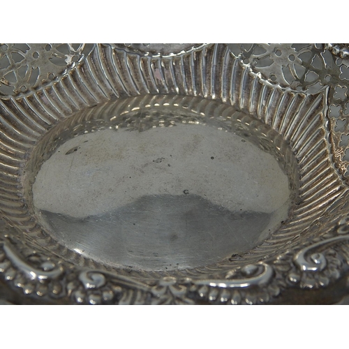 39L - Pair of Large Victorian Silver Bon Bon Dishes: Hallmarked Birmingham 1899 by Mappin Bros: Each Measu... 