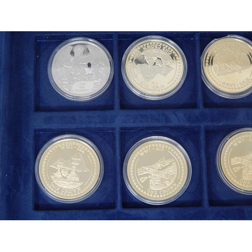 24 - Prince William and Catherine gold plated medallion in presentation case; Large Collection of Commemo... 