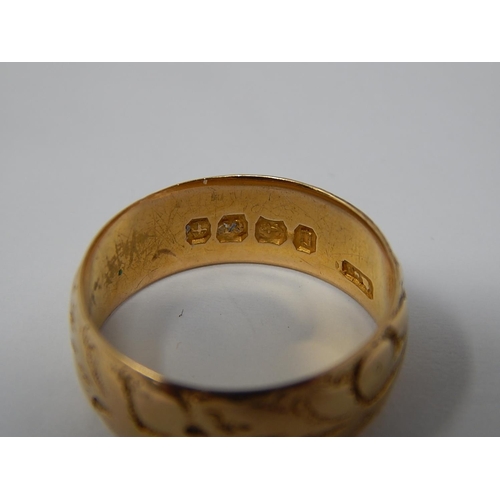 3 - 18ct Yellow Gold Band Ring with Bright Cut Decoration: Size P: Weight 5.2g