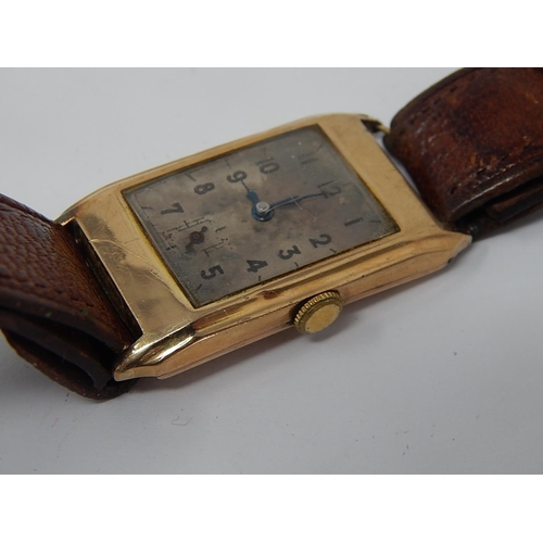 17 - 9ct Yellow Gold Vintage Gentleman's Wristwatch on Brown Leather Strap: A/F