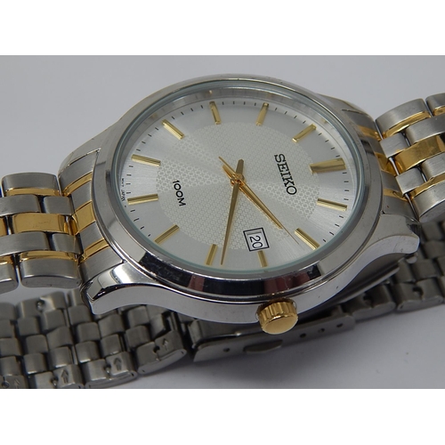 24 - Gentleman's Seiko Wristwatch with Date Aperture: Working When Catalogued.