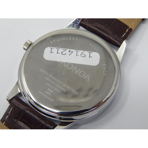 27 - Gentleman's Sekonda Wristwatch with Day/Date Apertures: Working When Catalogued.