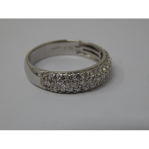 42 - 1.00ct Diamond Ring Set in Platinum: Colour G/H: SI1-2: Size N/O: Platinum weight 6.0g