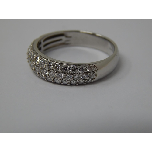 42 - 1.00ct Diamond Ring Set in Platinum: Colour G/H: SI1-2: Size N/O: Platinum weight 6.0g