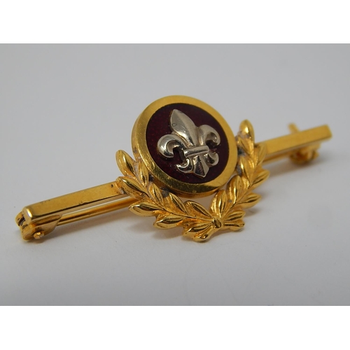 98 - Continental 8ct Gold Pin Brooch with White Gold Fleur de Lys Motif on Enamel.