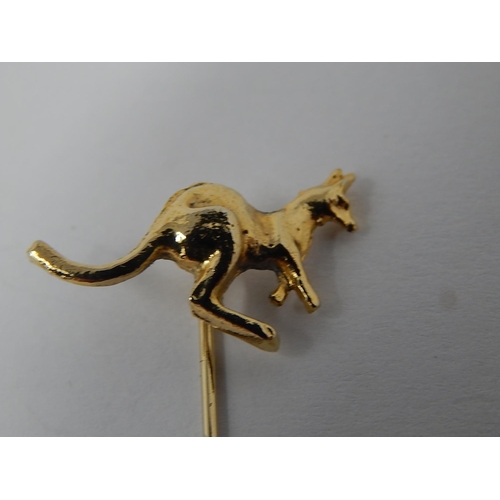 104 - 14ct Yellow Gold Kangaroo Stick Pin.