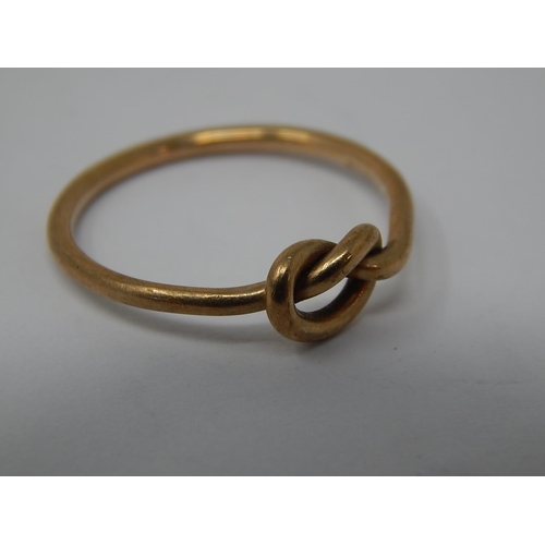 132 - 9ct gold knot design ring. 444355