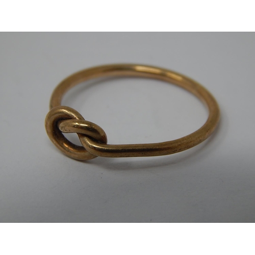 132 - 9ct gold knot design ring. 444355