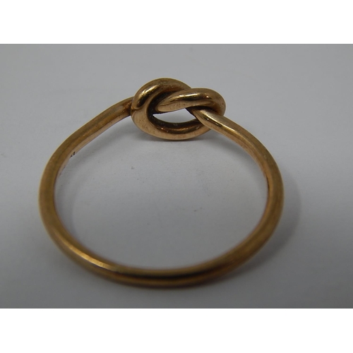 132 - 9ct gold knot design ring. 444355