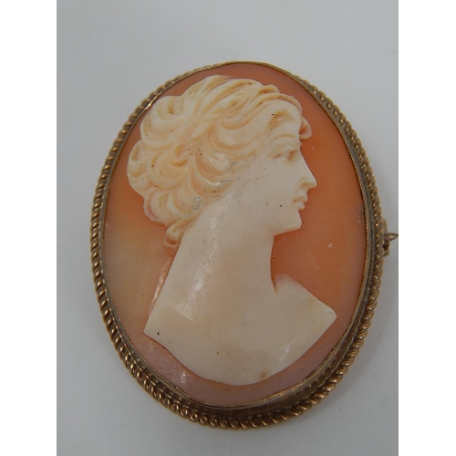 147 - 2 x vintage 9ct Gold cameo brooches: 5933