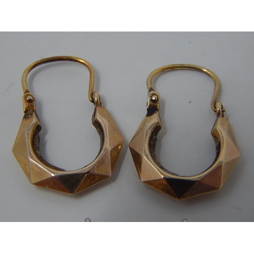 148 - 2 x Pairs of 9ct gold knot stud earrings and geometric hoop earrings: 2237