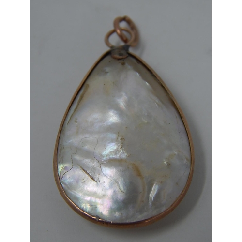 151 - 2 x 9ct gold mother of pearl pendants: 3475