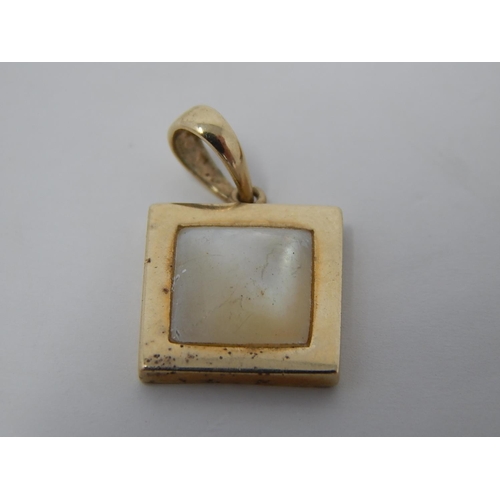 151 - 2 x 9ct gold mother of pearl pendants: 3475