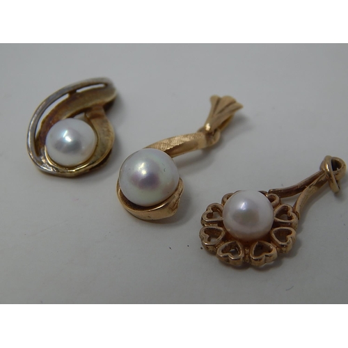 155 - 3 x 9ct gold pearl pendants: 5251