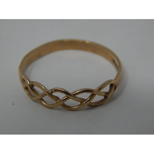 158 - 2 x 9ct gold twisted design rings: 9704