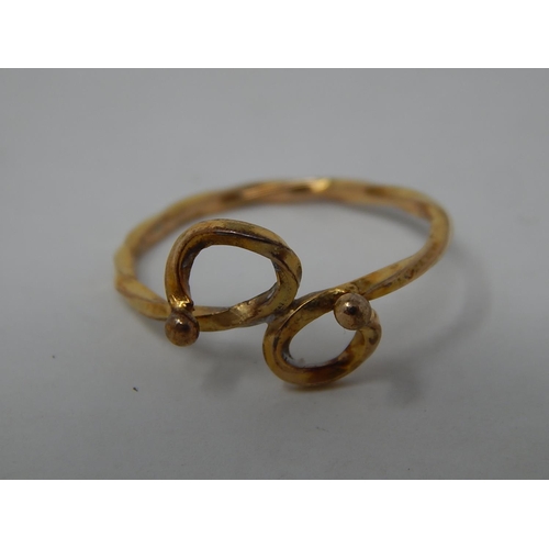 158 - 2 x 9ct gold twisted design rings: 9704