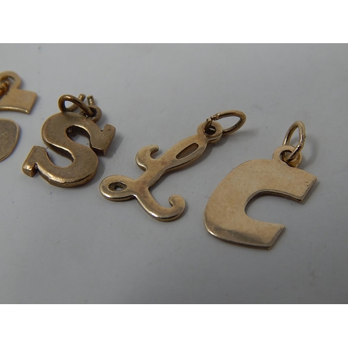 161 - 5 x 9ct gold S, L and C letter pendants and charms: 9775