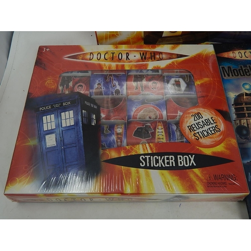 521 - Doctor Who: Electronic Board Game, Sticker Box & Model Making Kit.