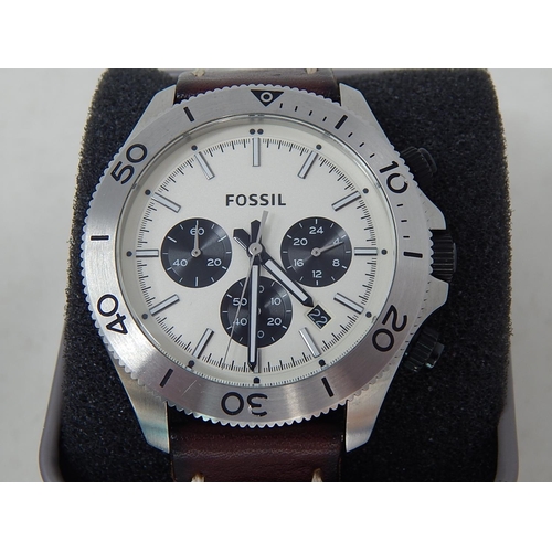 120 - FOSSIL: Gentleman's Wristwatch in Fitted Case: Needs Battery