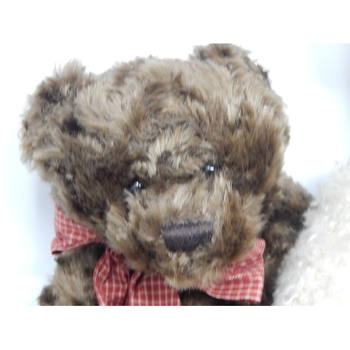 537 - Quantity of Teddy Bears: Makers Including Russ, Gund & Bartons Creek: Tallest 55cm (4)